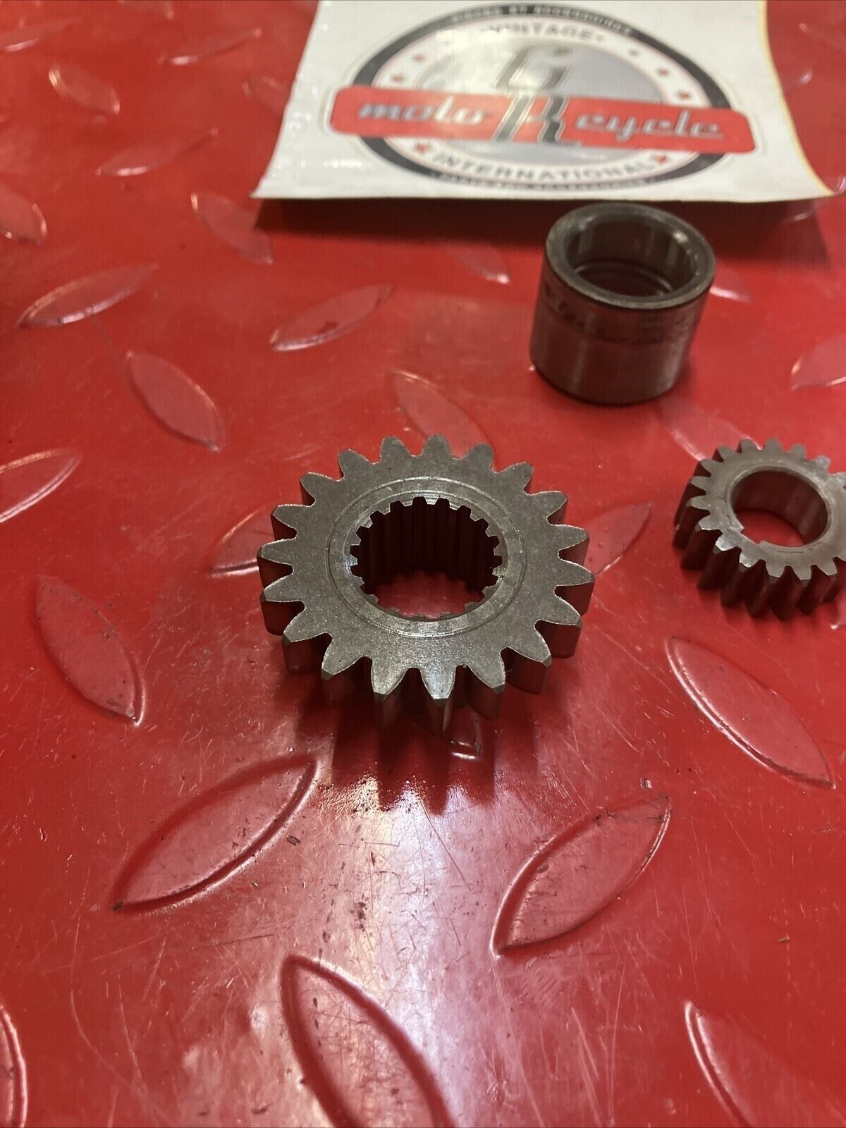 Suzuki RM125 1982 water pump waterpump crankshaft primary drive gear