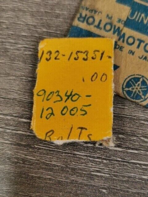 NEW NOS YAMAHA PLUG STRAIGHT SCREW PLUS GASKET 90340-12005-00 90430-12207 Y169