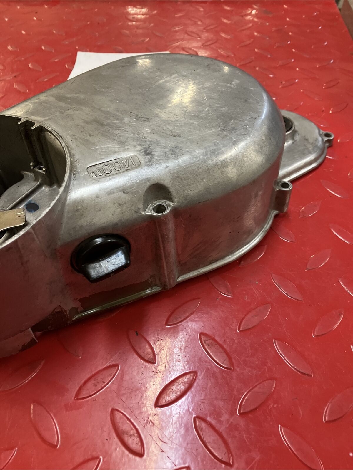 Suzuki GT380 right crankcase clutch cover U2