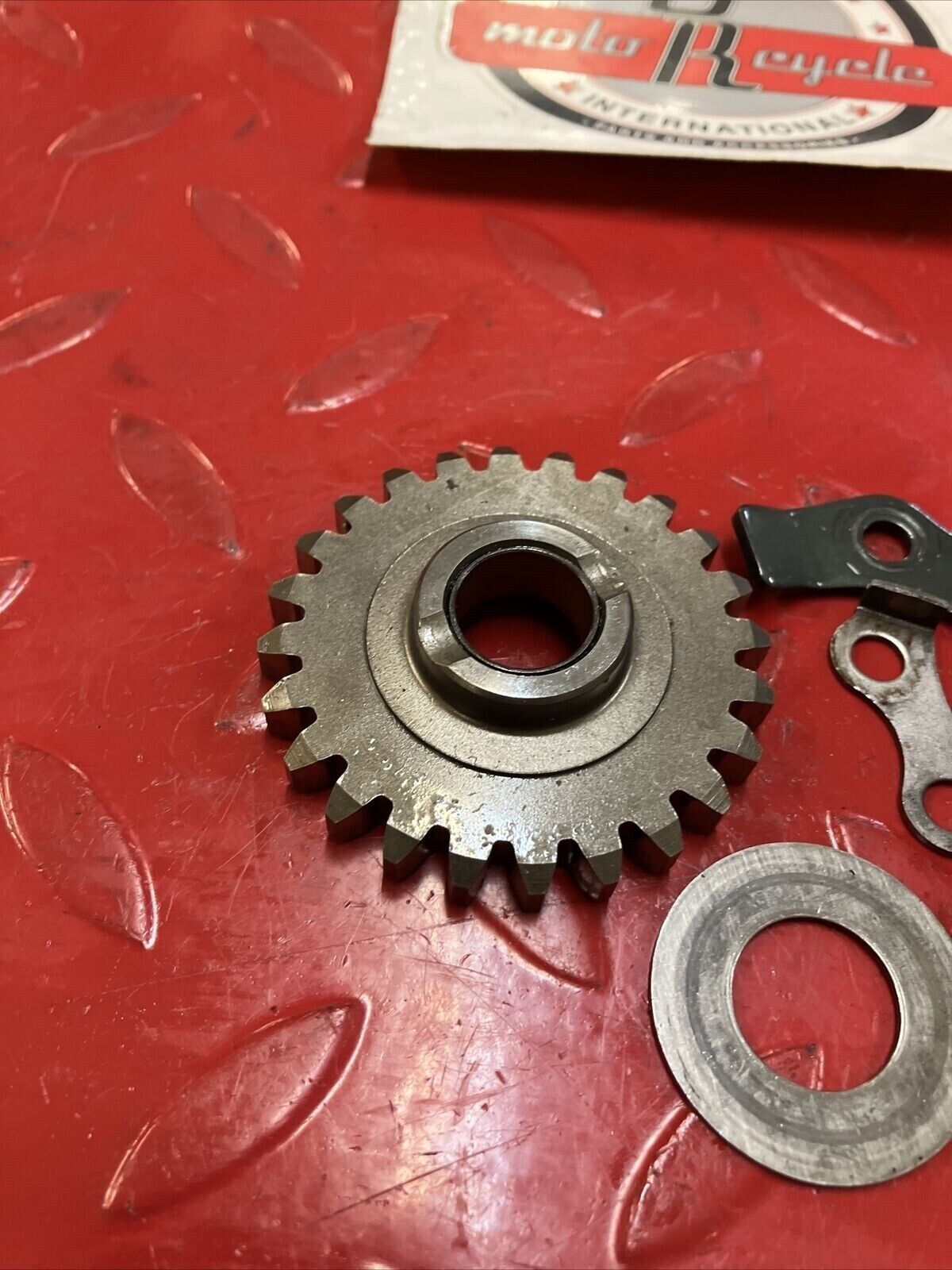 Suzuki RM125 1987 kickstarter kick starter shaft spindle idle gear 26211-05D03