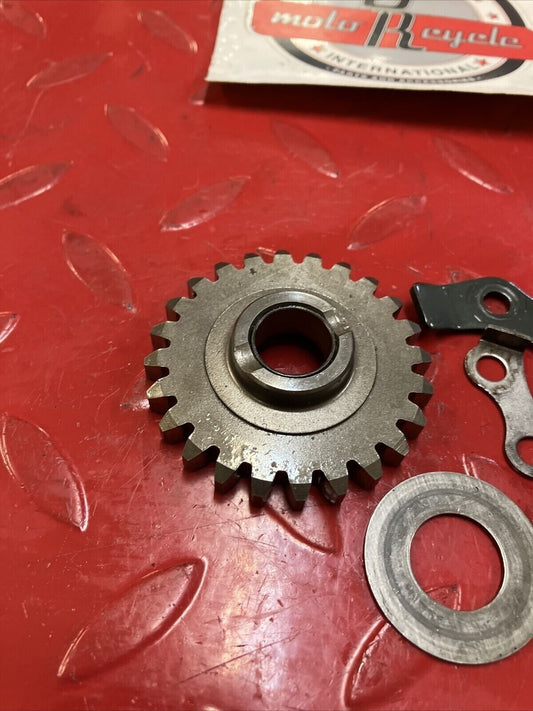 Suzuki RM125 1987 kickstarter kick starter shaft spindle idle gear 26211-05D03