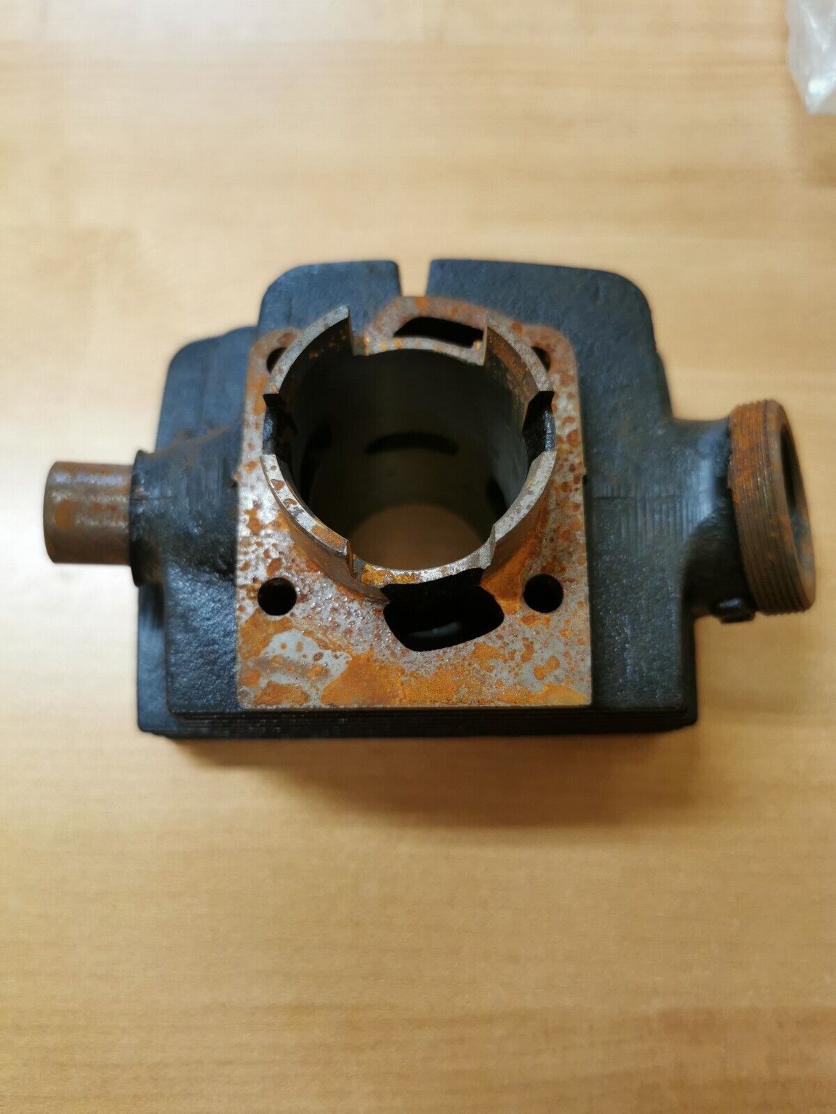 NOS YAMAHA 1966 YL1 - 1967 YL1E  CYLINDER 2  134-11321-01-00 Y38