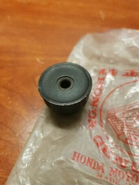 NOS Honda 1980 GL1100 D I HANDLE END GUARD 53167-463-000 H99