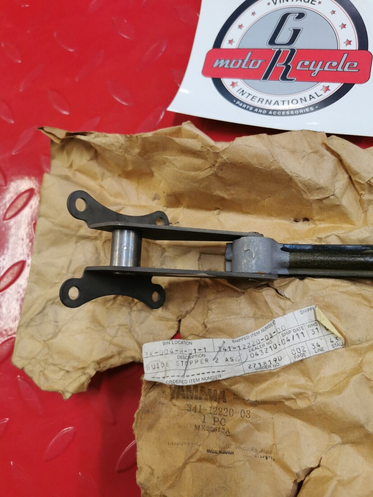 NOS Yamaha 1973 1974 TX750 CAMSHAFT GUIDE STOPPER 2 341-12220-03-00 Y16