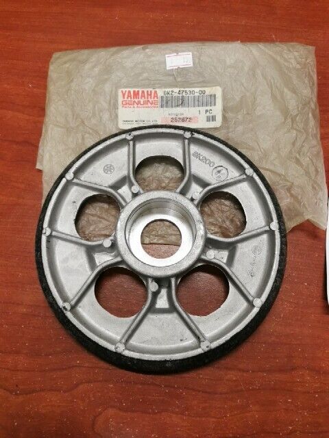 NOS Yamaha CF300 CS340 EC340 ET340 EX570 PZ480 GUIDE WHEEL 8K2-47530-00-00 Y110