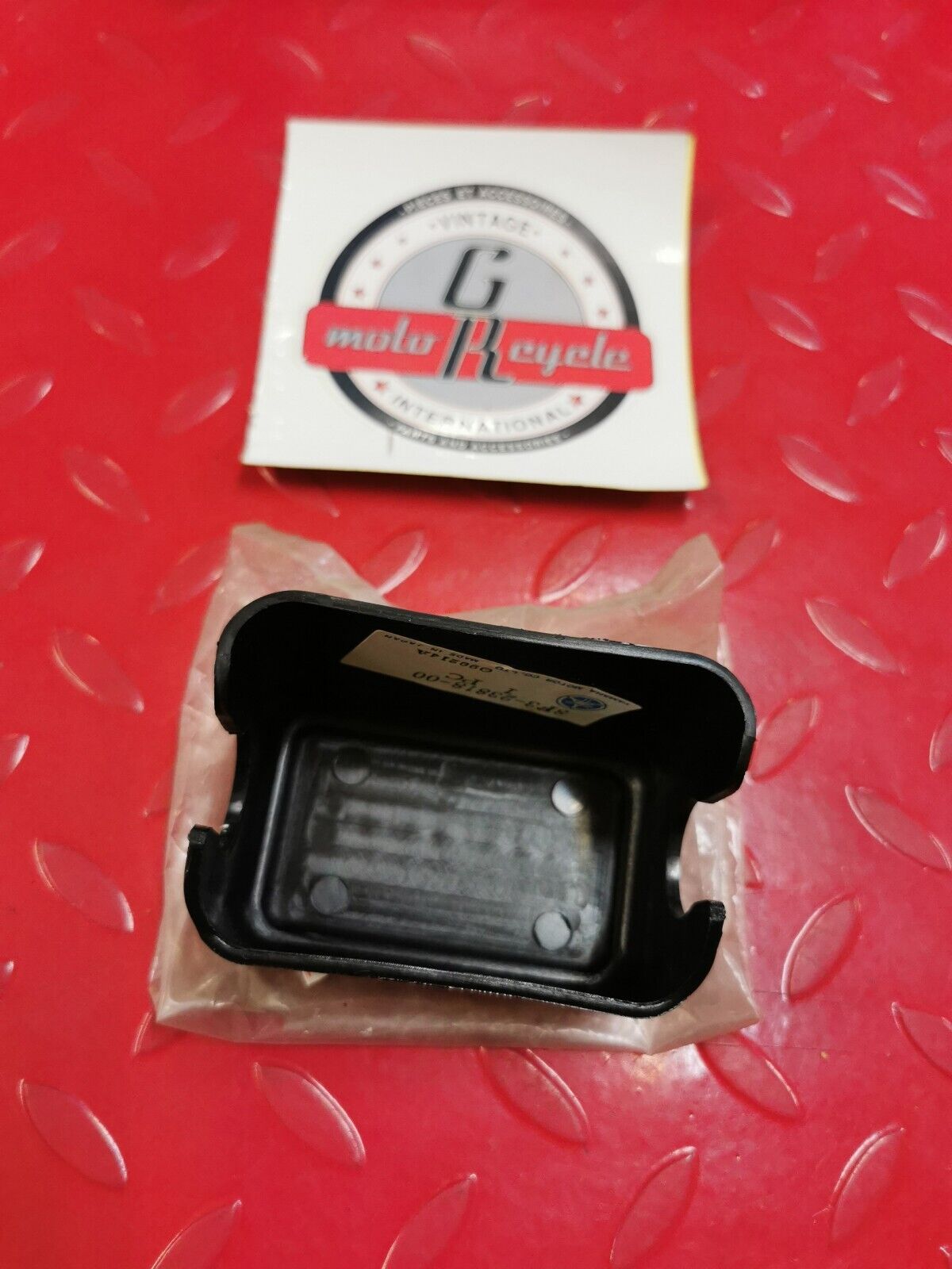 NEW NOS YAMAHA BR250 ET340 ET250 SV125 EC340 STEERING COVER 8F3-23818-00-00 Y31
