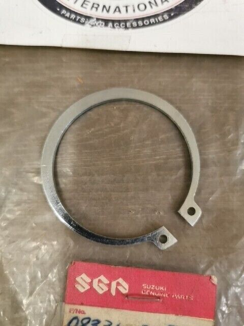 NOS SUZUKI TC125L 1972 - 1975 TS185 TC100 TS100 TS1215 CIRCLIP 08331-31558 S57
