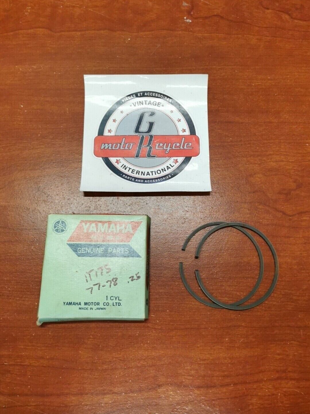 NOS Yamaha 1979 - 1982 IT250 PISTON RING SET 1ST 0.25 1W5-11610-10-00 Y86
