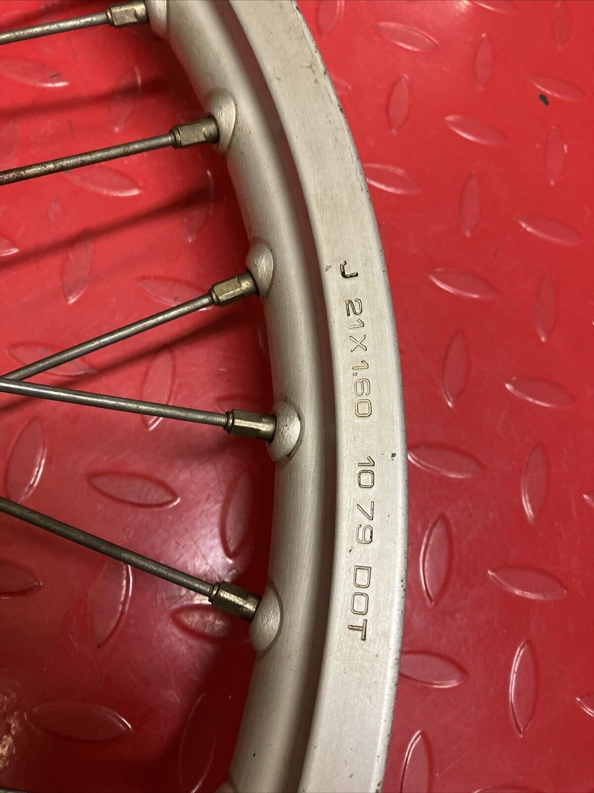 Kawasaki KX125 1980 front wheel hub rim