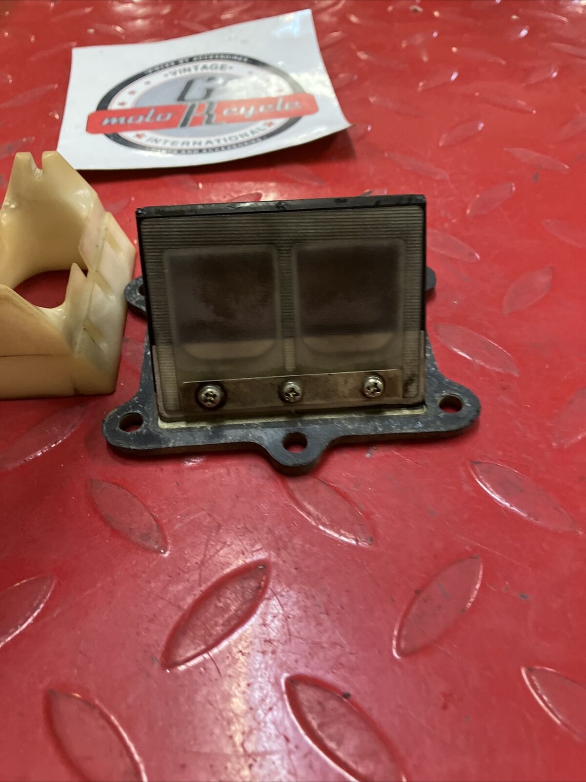 Honda CR250R 1988 Reed valve block cage 2