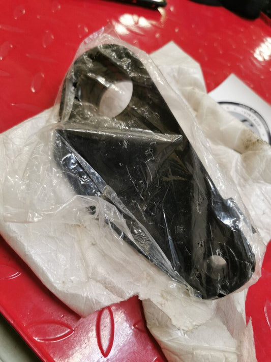 NOS Yamaha GP433 GP292 SW396 ARM PIVOT REAR LEFT 810-47361-00-00 Y25