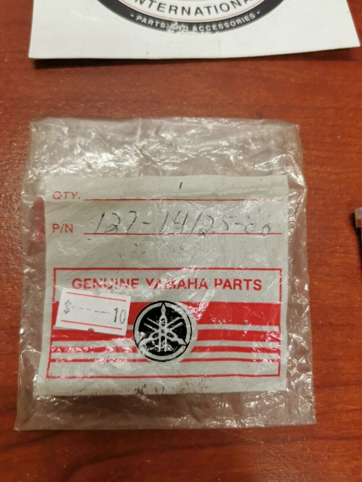 NOS Yamaha BODY FITTING SCREW 127-14125-00 Y69