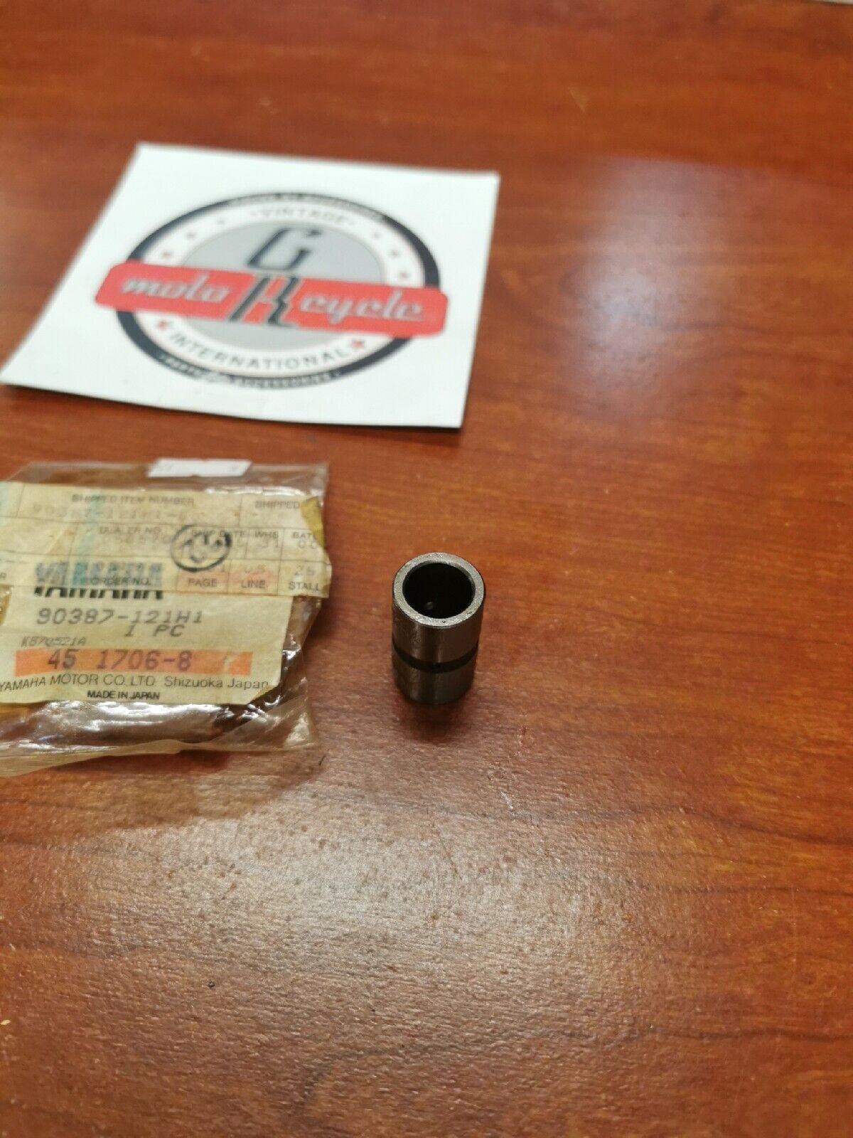 NEW NOS Yamaha COLLAR 90387-121H1-00 Y68