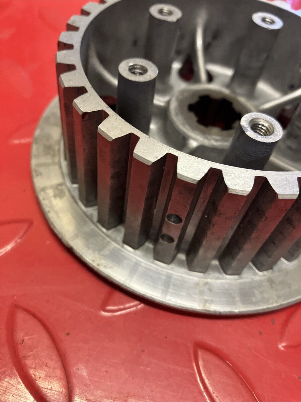 Suzuki RM125 1983 Clutch basket hub pressure plate assembly
