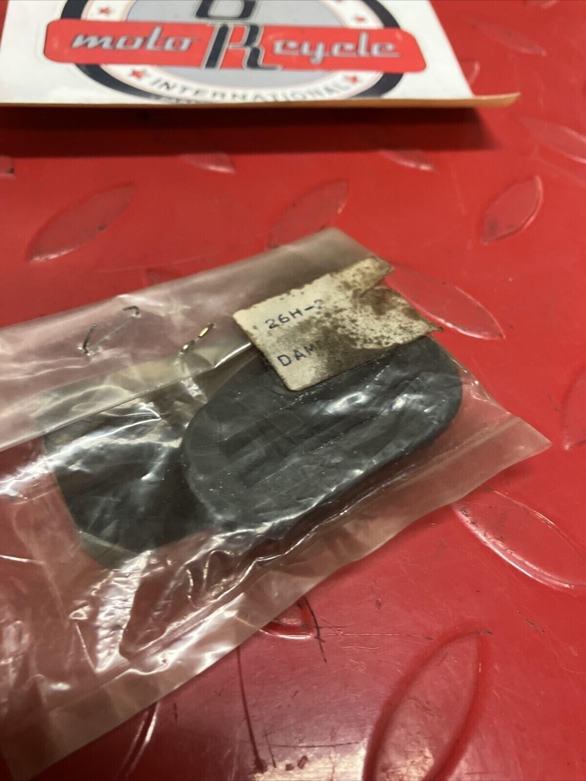 NOS YAMAHA RUBBER DAMPER 26H-21747-00-00 Y65