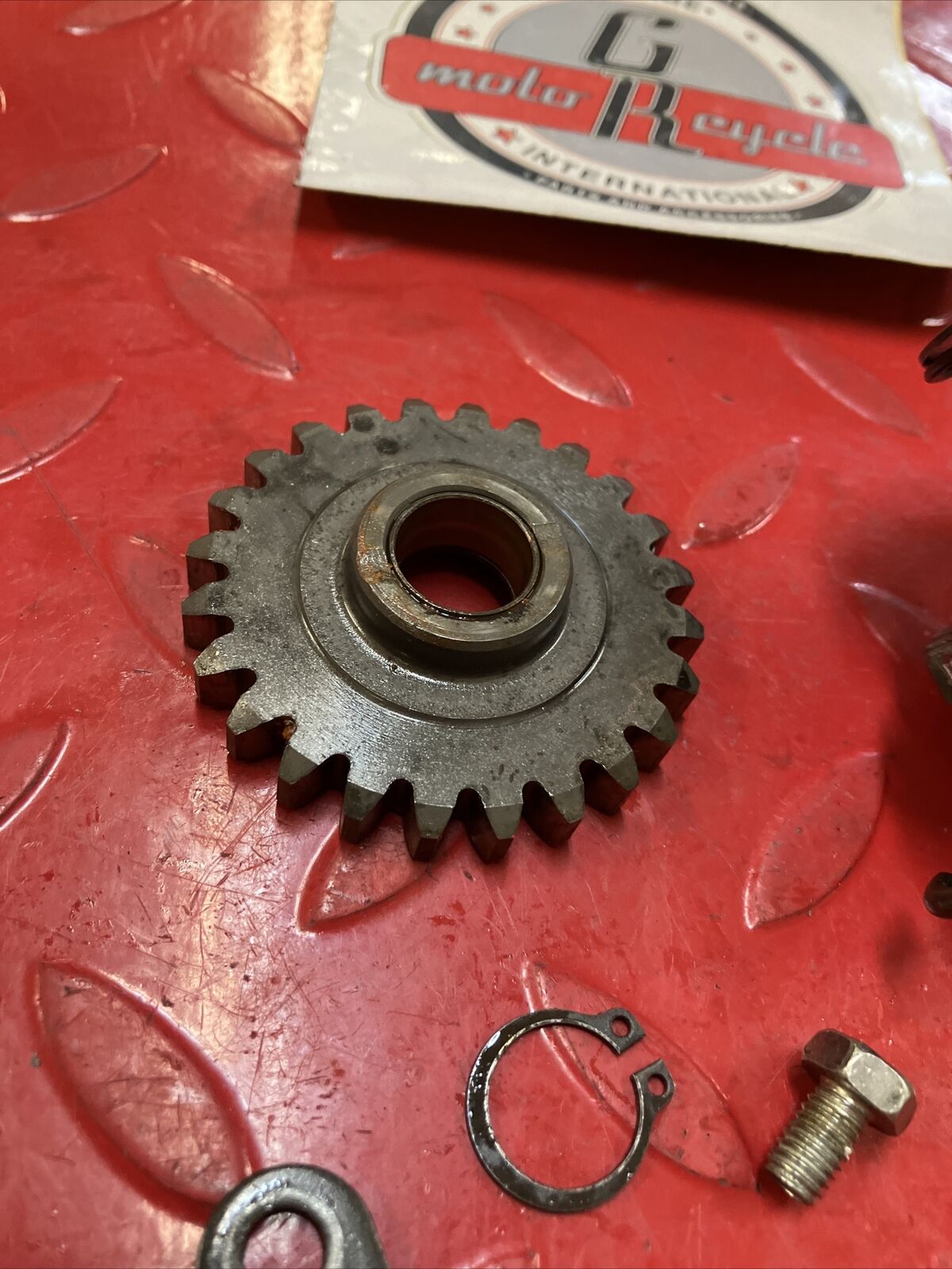 Suzuki RM125 1985 kickstarter kick starter spindle shaft idle gear 1984 2
