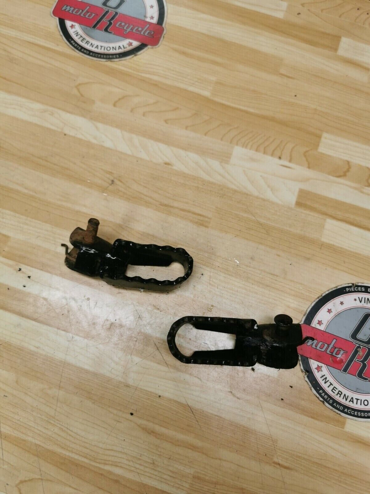 Yamaha IT125 1980 footpeg footrest fot peg rest step 22W-27411-01-90