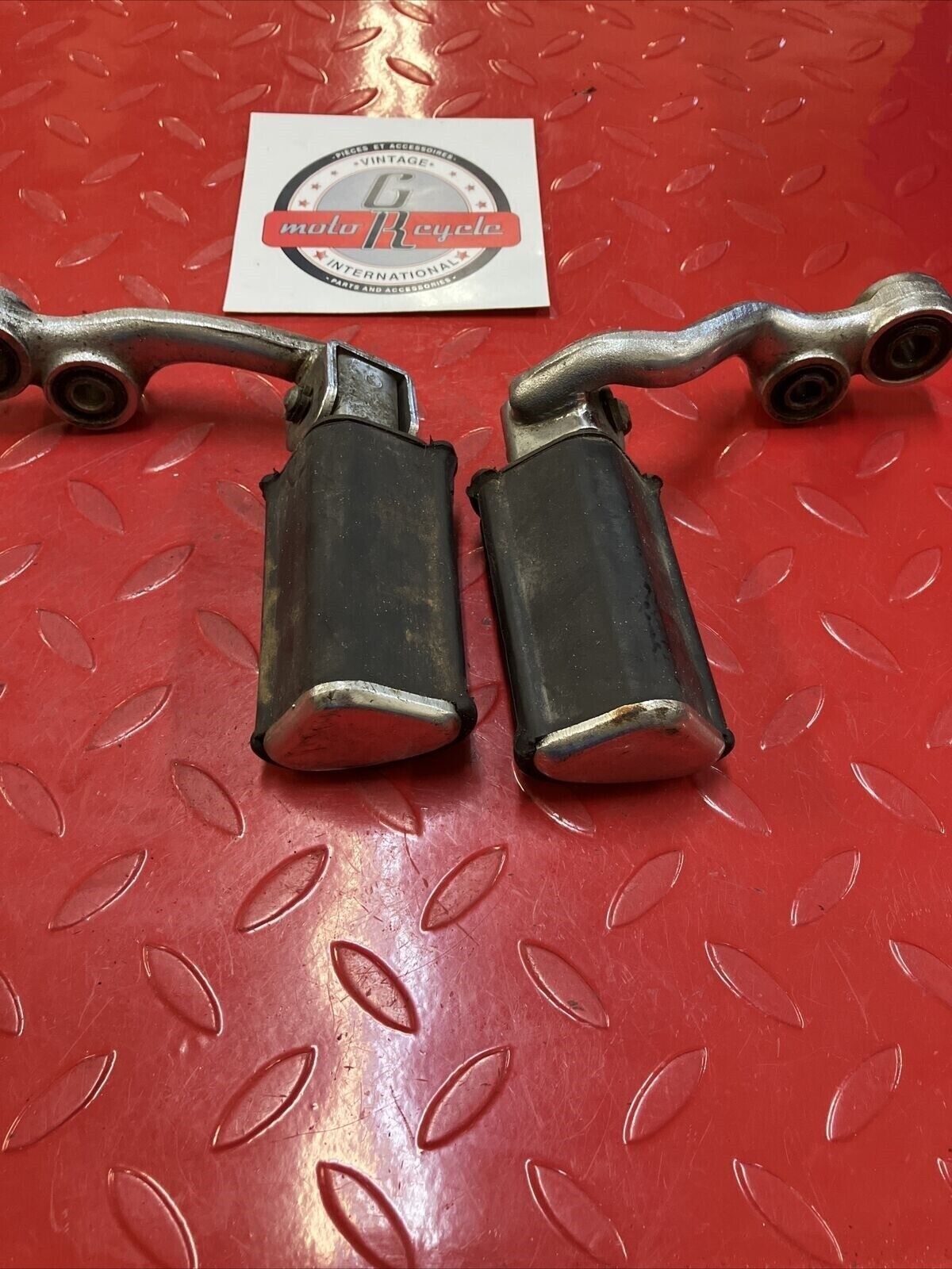 Yamaha XV500 Virago 500 Front footrest footpeg foot peg rest 22U-27410-02-93