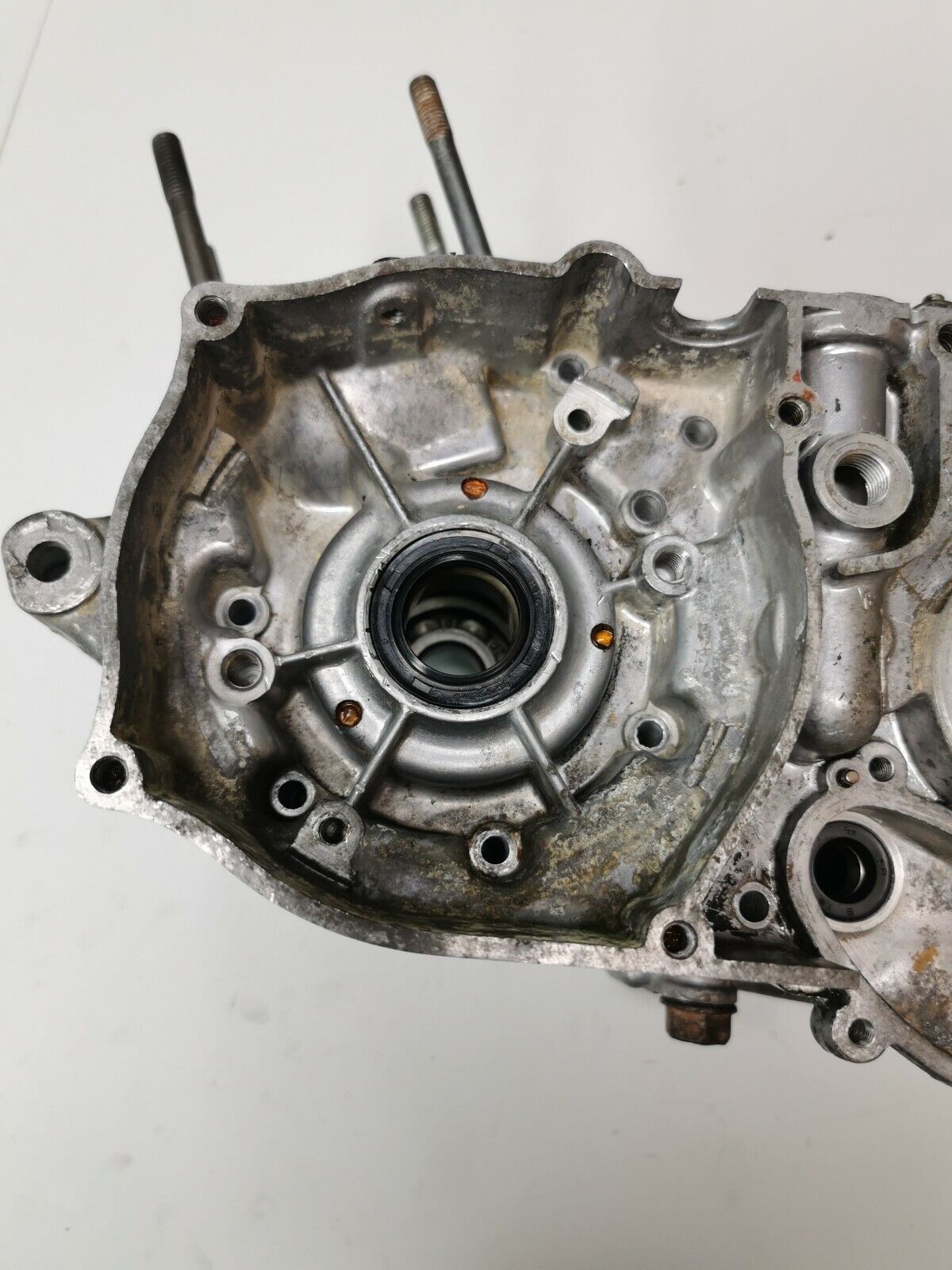 Yamaha DT100 1976 crankcase crank case left right 437-15111-03-00