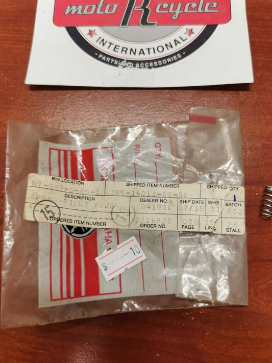 NOS Yamaha RD200 RD125 CARBURETOR PILOT ADJUSTING SPRING 389-14212-00-00 Y69