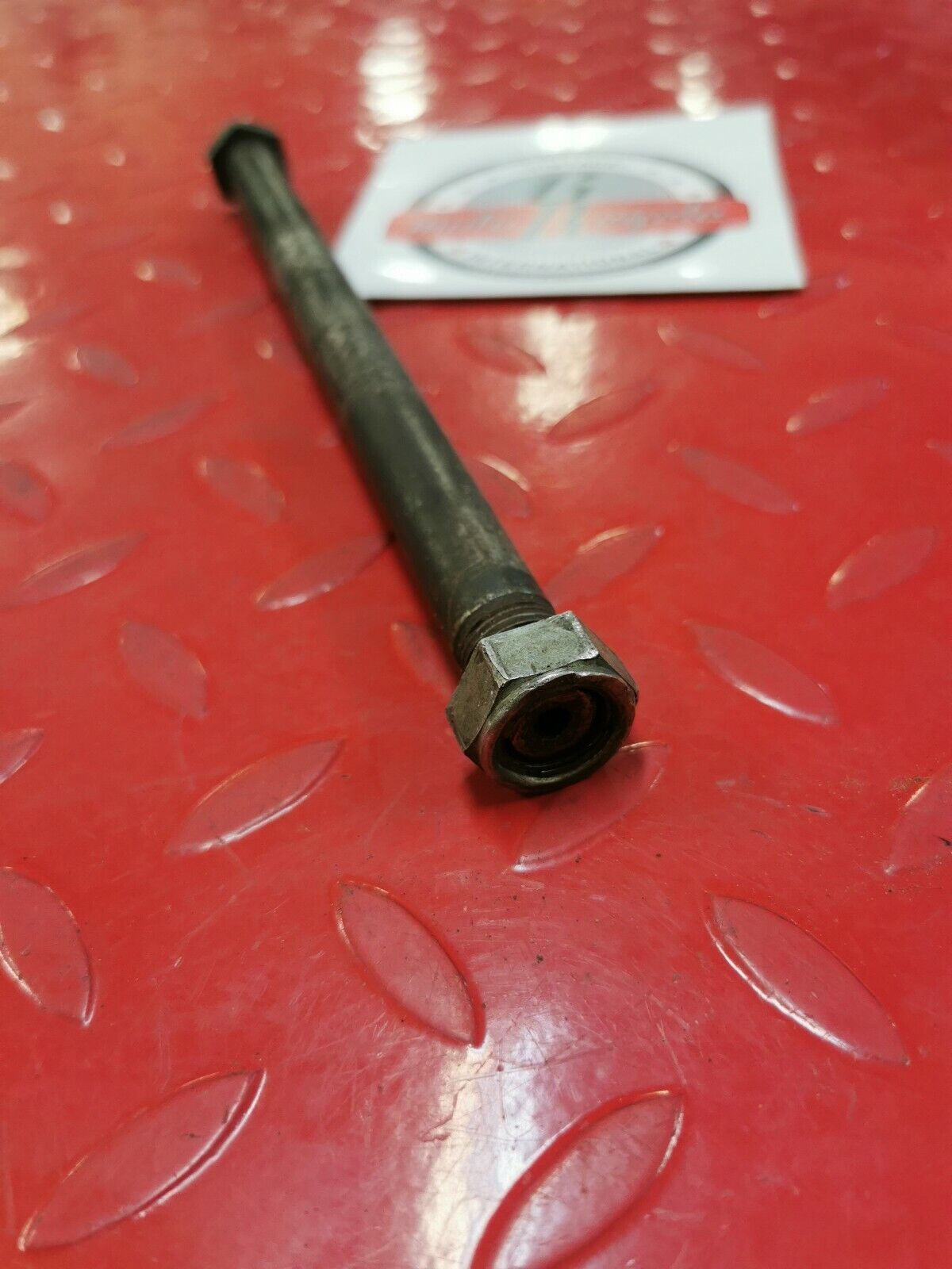 Yamaha YZ250 1988 swingarm rear swinging arm axle bolt pivot shaft