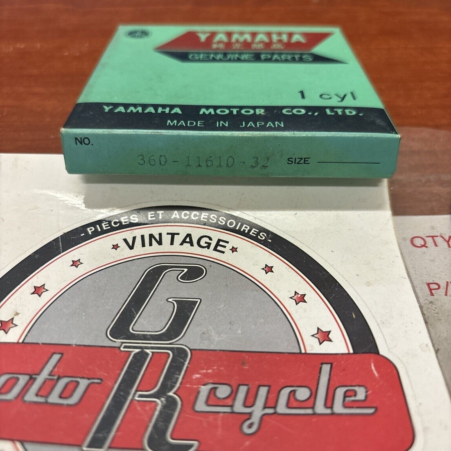 NOS Yamaha 1970 - 1972 R5 PISTON RING 0.75 360-11610-32-00 Y174