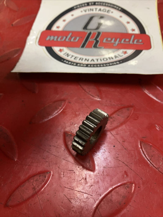 Kawasaki KX125 1983 waterpump water pump spur gear