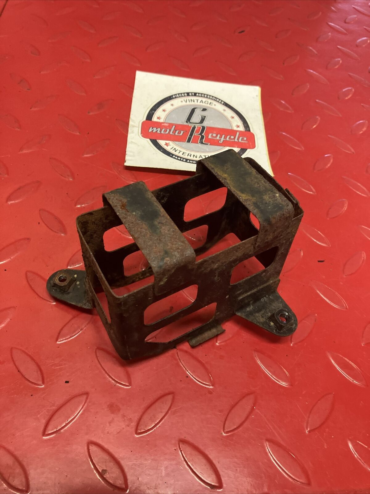 Suzuki RV90 1975 battery tray holder