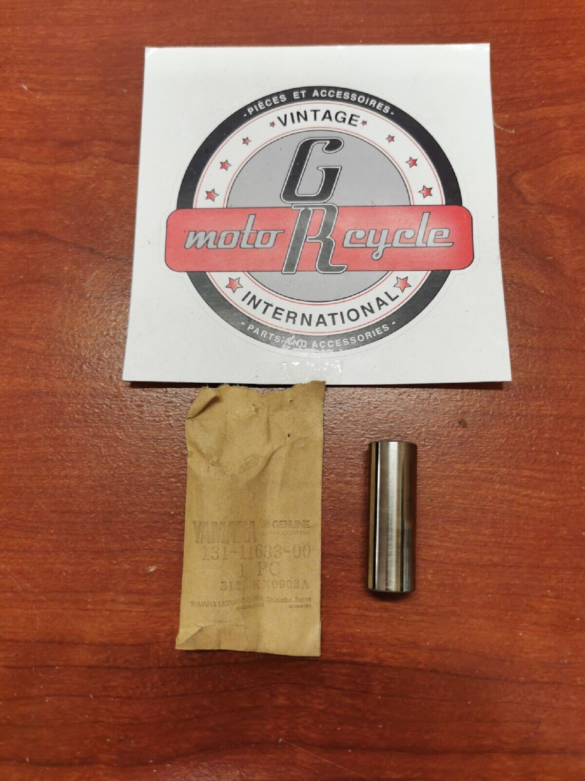 NEW NOS Yamaha PISTON PIN 131-11633-00-00 Y70