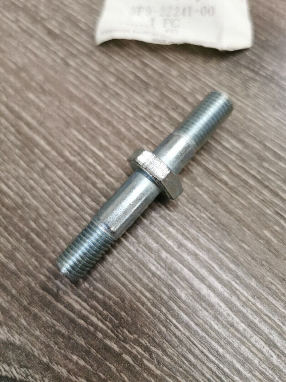 NOS YAMAHA XS400 1980-1982 REAR ARM SUSPENSION BOLT 3F9-22241-00 Y56