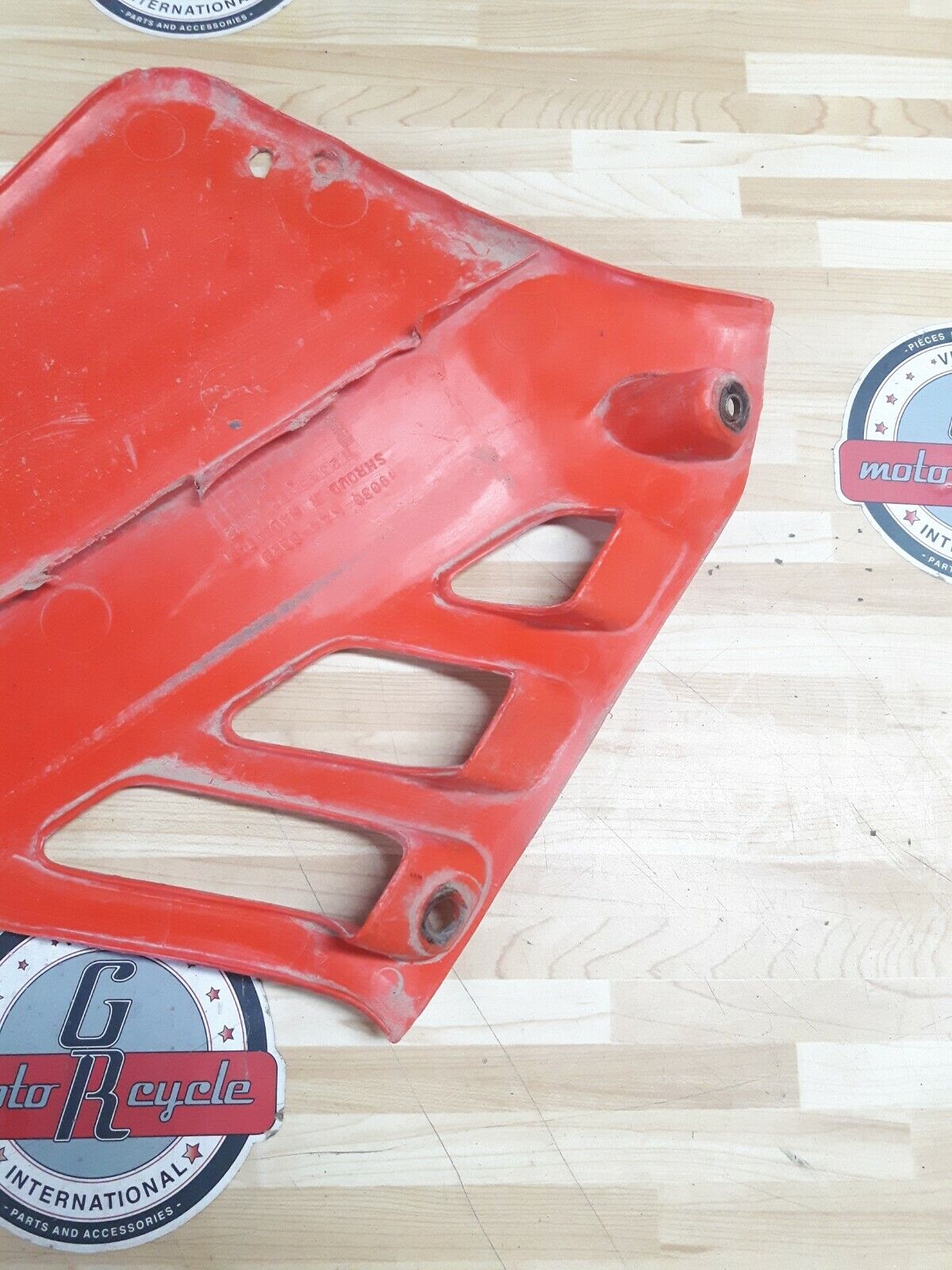Honda CR250R 1985 right side cover panel radiator shroud plastic 19071-KA4-830