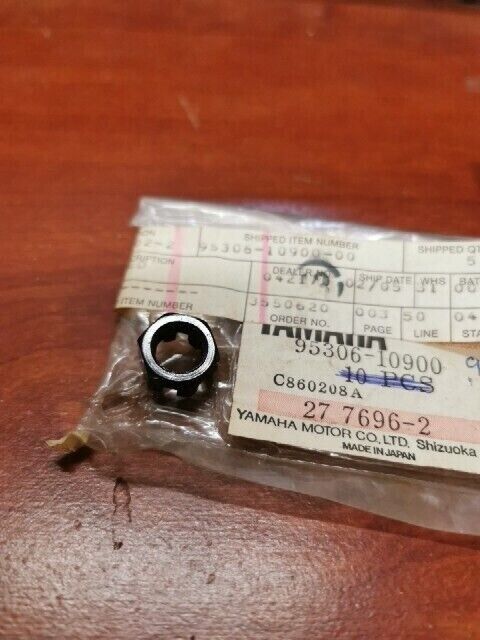 NOS Yamaha SLOTTED NUT 95306-10900-00 Y127