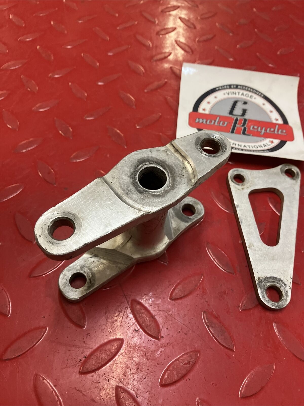 Honda CR250R 1984 engine motor mounts mounting plate bracket hanger