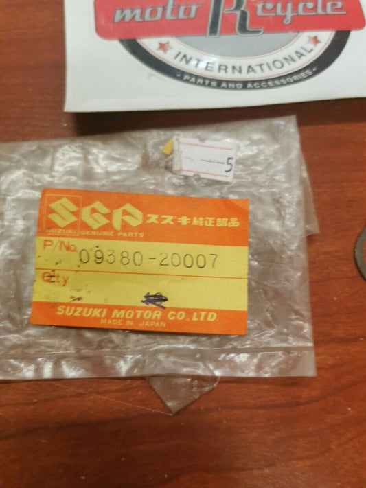 NOS Suzuki RM370 RM400 LT125 ALT125 TM100 GEAR CIRCLIP 09380-20007 S20