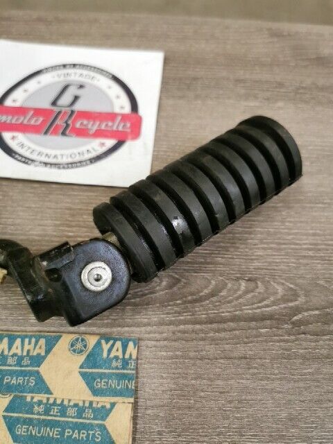 NOS YAMAHA TX650 XS650 1975 - 1981 FRONT FOOTREST ASSY 447-27410-00-00 Y190