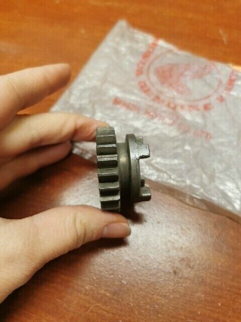 NOS Honda C50 M C65 M Z50M MAINSHAFT TOP GEAR 23471-041-030 H75