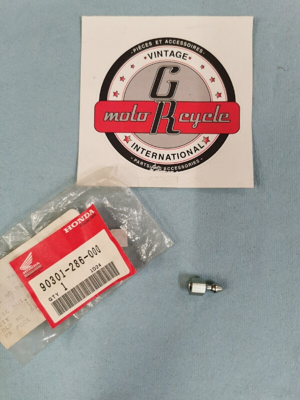 NOS HONDA CL350 CB350 NUT AIR CLEANER ELEMENT MOUNT 90301-286-000 H47