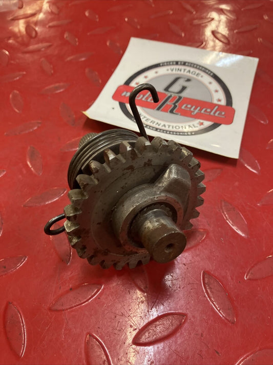 Yamaha RD400 1977 kickstarter kick starter shaft spindle gear 278-15660-01-00 2