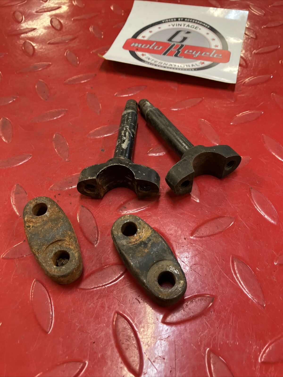 Yamaha RD400 1977 steering handlebar handle bar holder clamp 401-23441-00-98 2