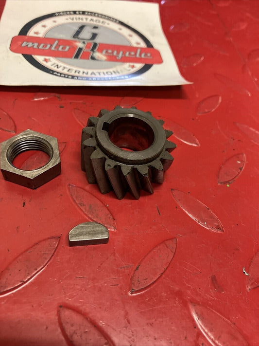Suzuki RV125 1973 primary drive gear nut washer