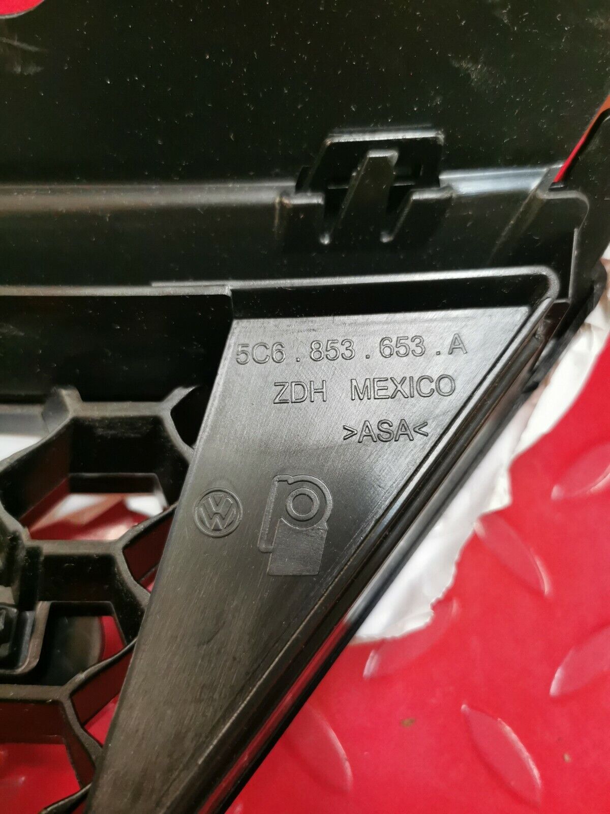 OEM Volkswagen Jetta GLI Front grille MK6 2011 - 2014 5c6 853 653 a 5c6853653a