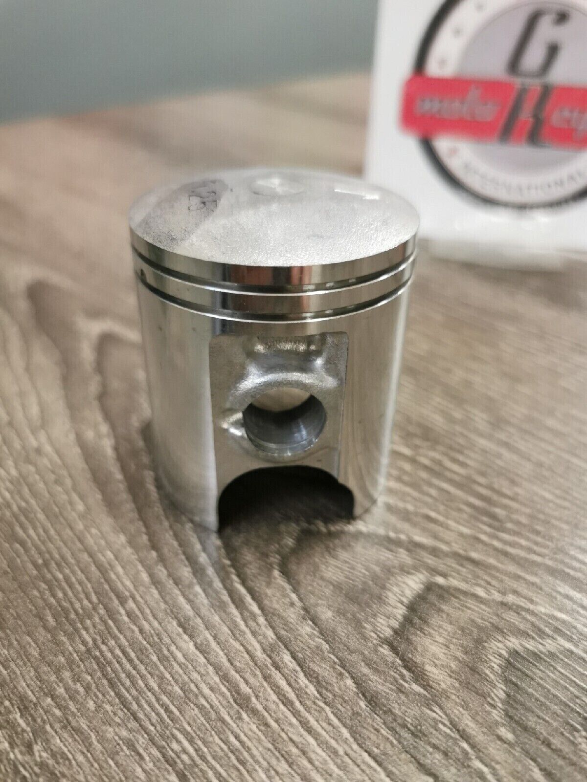 NOS SUZUKI RM100 1977 - 1981   PISTON STD  12110-40200 S11