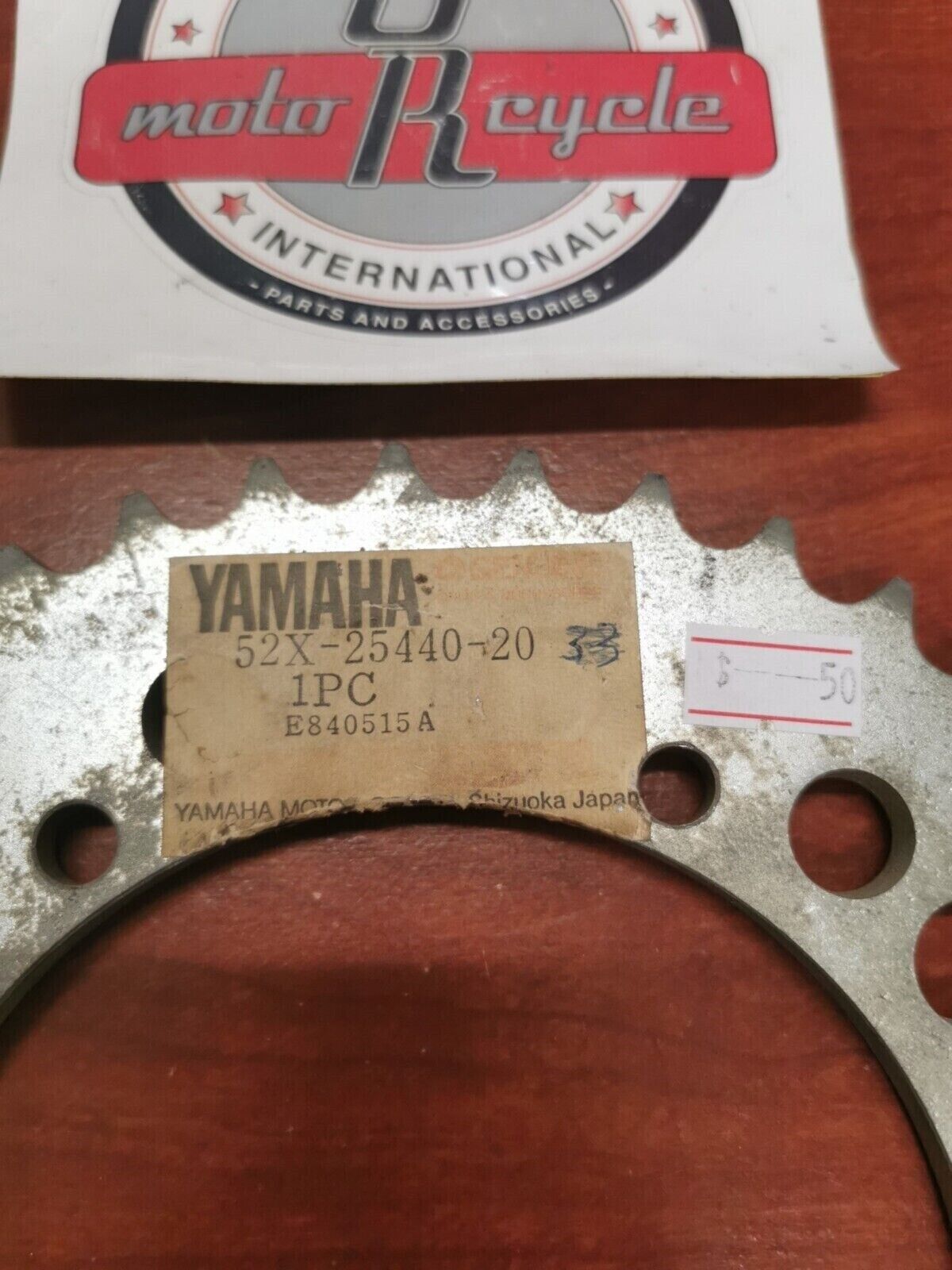 NOS Yamaha DRIVE SPROCKET 40T 52X-25440-20-00 Y90