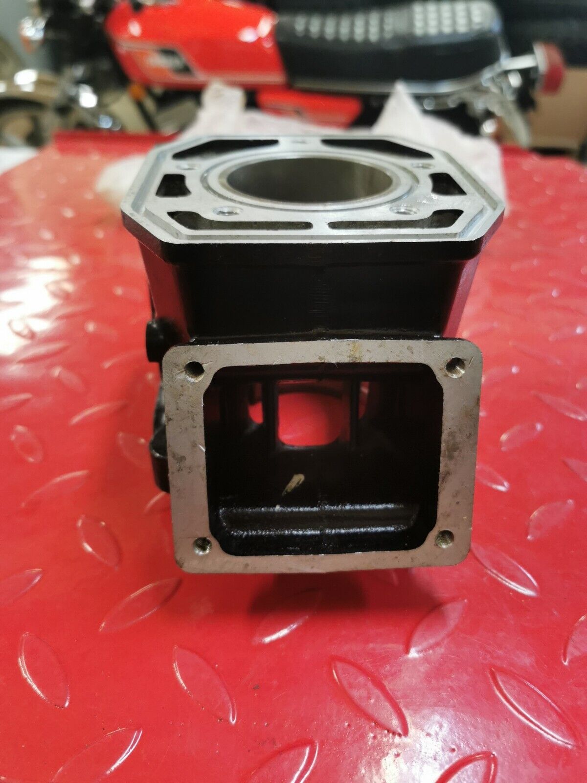 NOS Yamaha 1982 YZ125J CYLINDER 1 5X4-11311-00-00 Y9