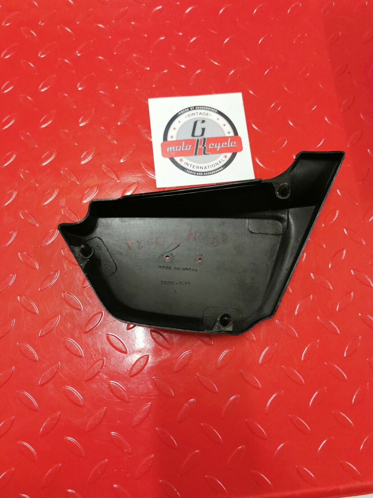 Kawasaki KZ550 LTD 1983 left side cover panel fairing 2