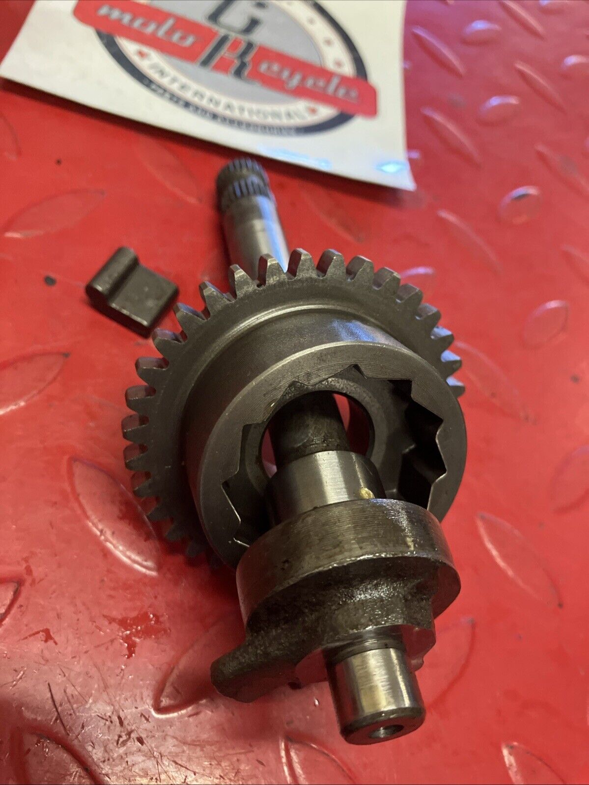 Kawasaki G4TR 1973 kickstarter kick starter spindle shaft gear