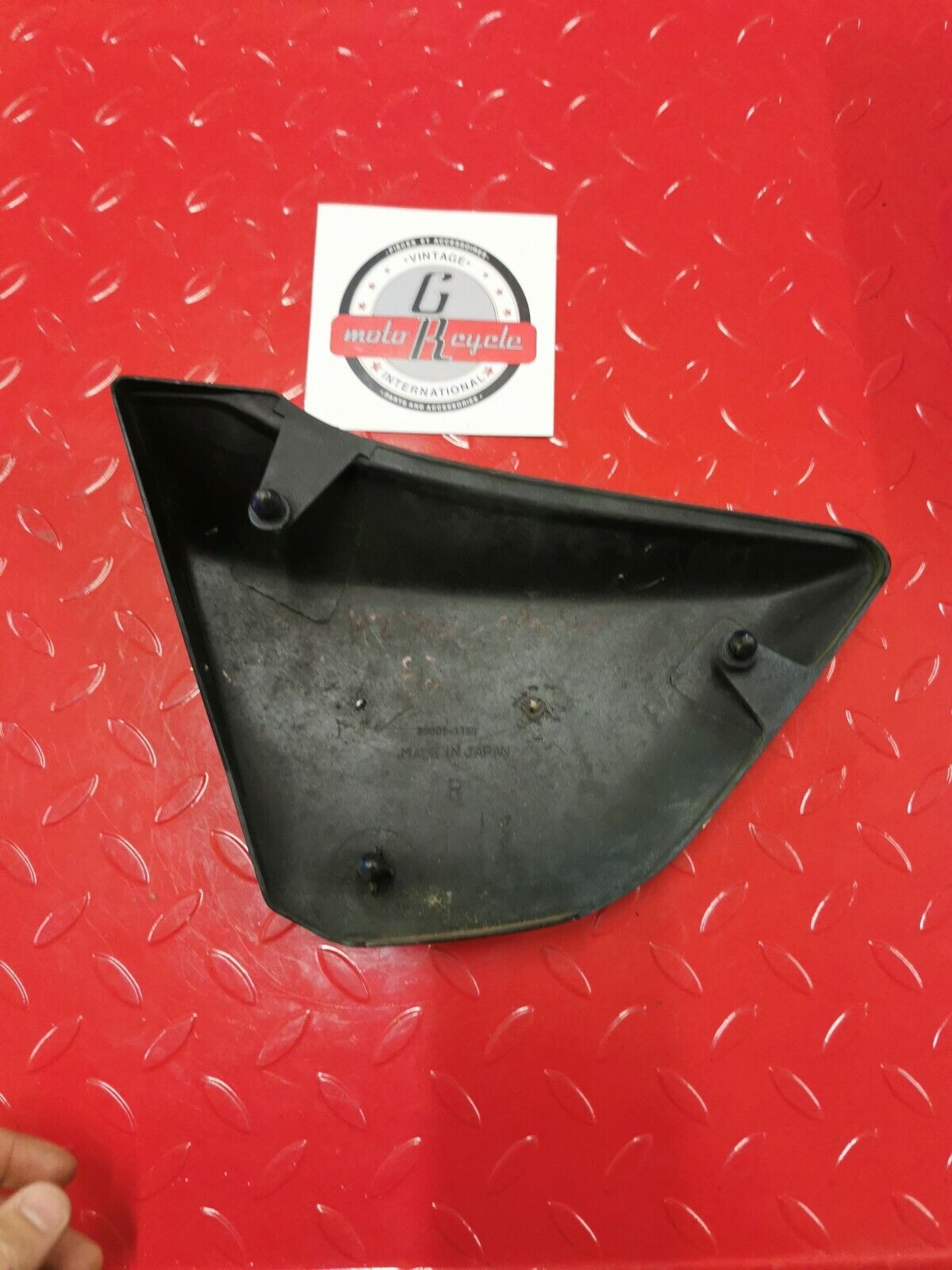 Kawasaki KZ750 1982 spectre 750 right side cover panel fairing