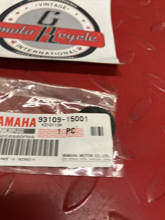 NOS YAMAHA OIL SEAL 93109-15001-00 Y67
