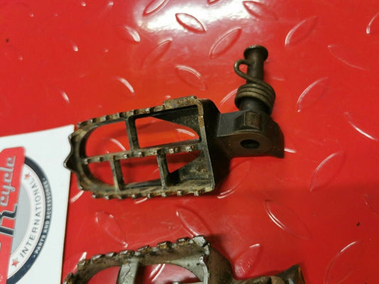 Suzuki RM250 2003 footpeg footrest foot peg rest step left right 43551-36F00-019