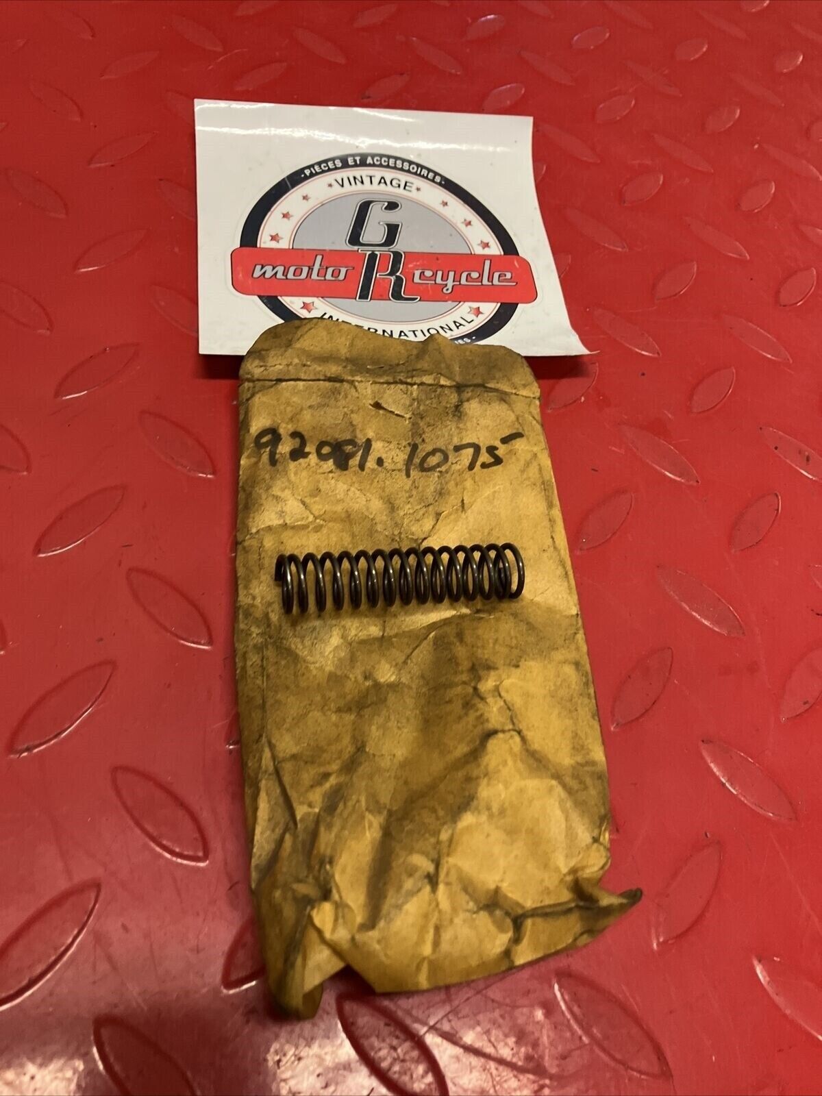 NOS KAWASAKI CAM CHAIN TENSIONER SPRING 92081-1075 K18